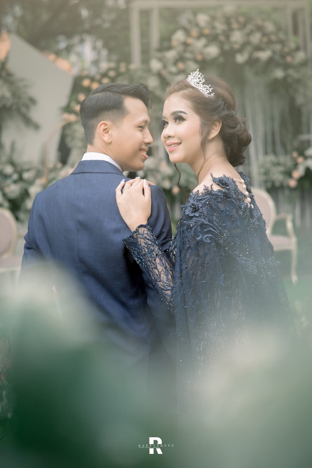 Jasa foto prewedding, pasangan berpakaian biru, fotografer pernikahan, foto prewedding studio