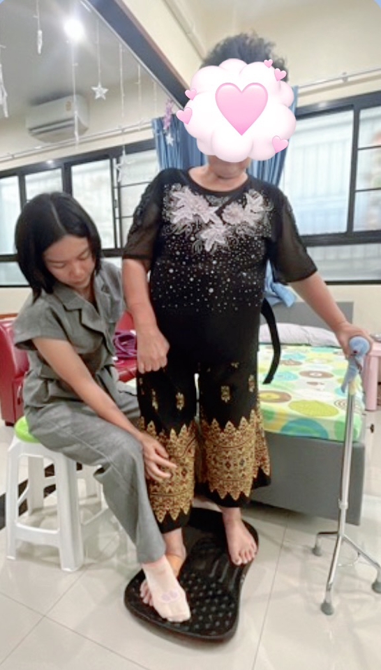 นักกายภาพบำบัด ผู้สูงอายุ ทำกายภาพบำบัด ที่บ้าน