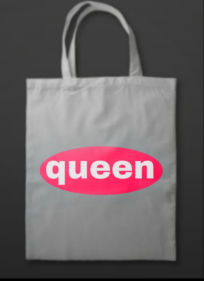Desain logo queen berwarna merah muda dengan tulisan putih, cocok untuk desain logo perusahaan, brand, atau online shop.