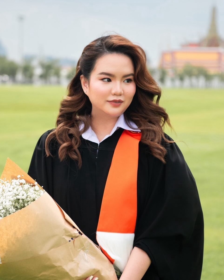 ช่างแต่งหน้ารับปริญญา แต่งหน้ารับปริญญา รับแต่งหน้า สวยๆ