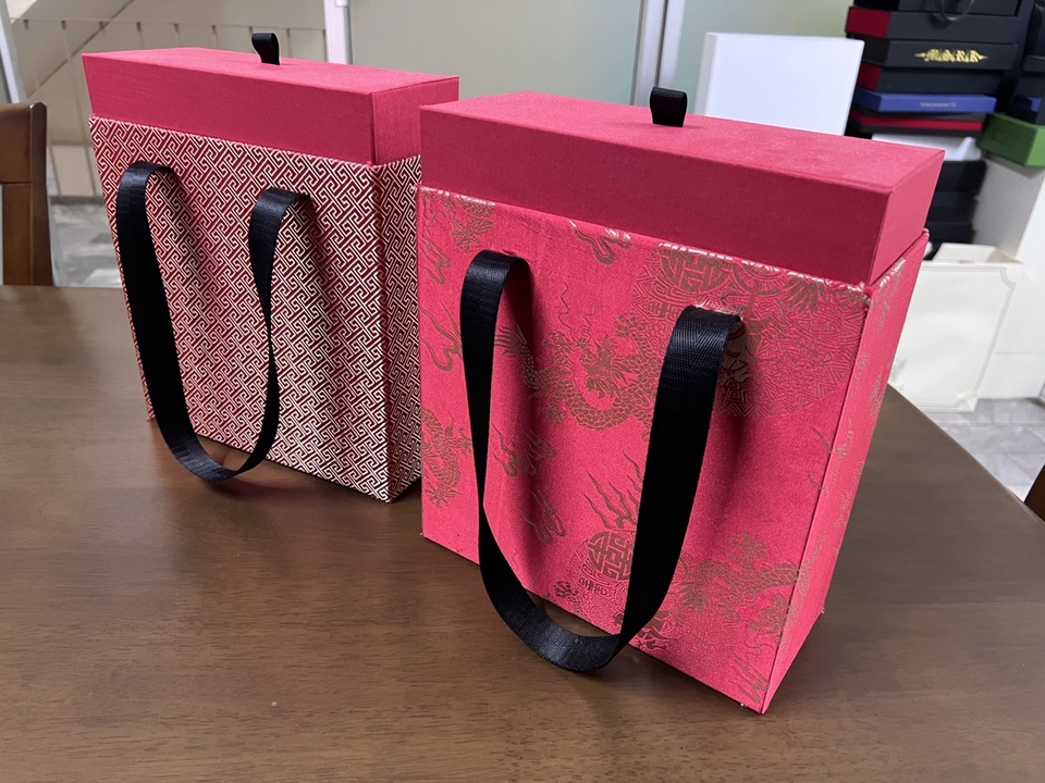 ออกแบบกล่องของขวัญ รับออกแบบกล่อง ออกแบบแพคเกจจิ้ง กล่องของขวัญ