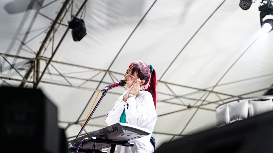 ช่างภาพ รับถ่ายภาพ นักร้องหญิงบนเวที ร้องเพลง freelance