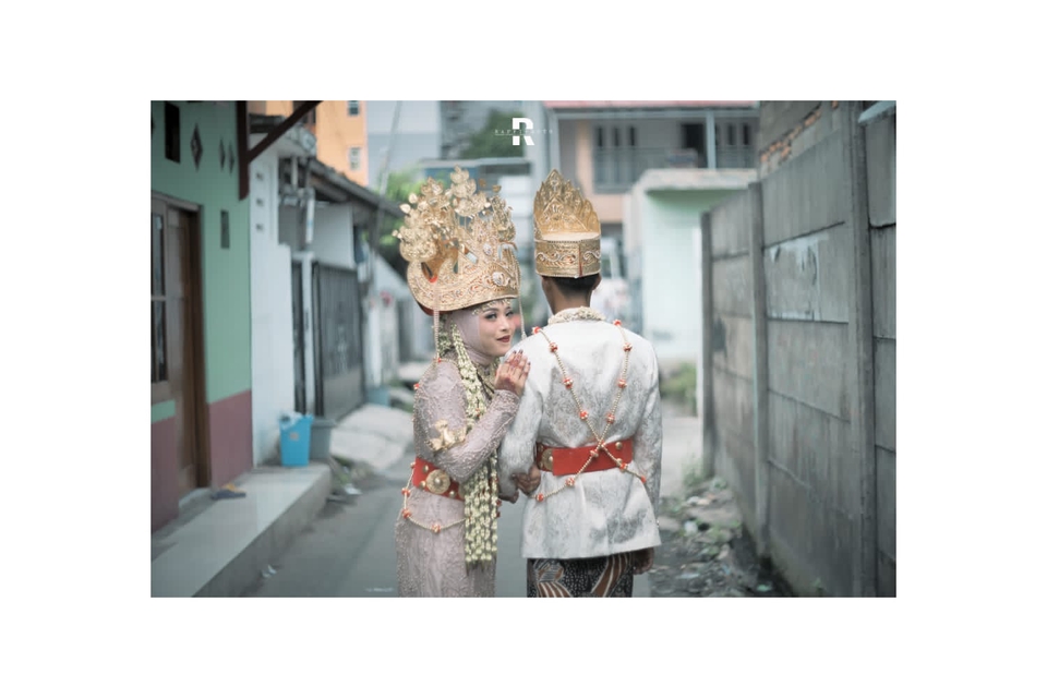 Jasa Fotografi Pernikahan di Studio dengan Pakaian Adat Jawa