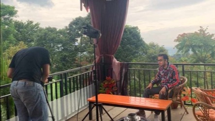 Jasa pembuatan video marketing dengan tim profesional dan peralatan canggih.