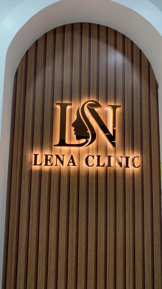 ร้านทำป้ายไฟ Lena Clinic ป้ายไฟโลโก้สวยหรู