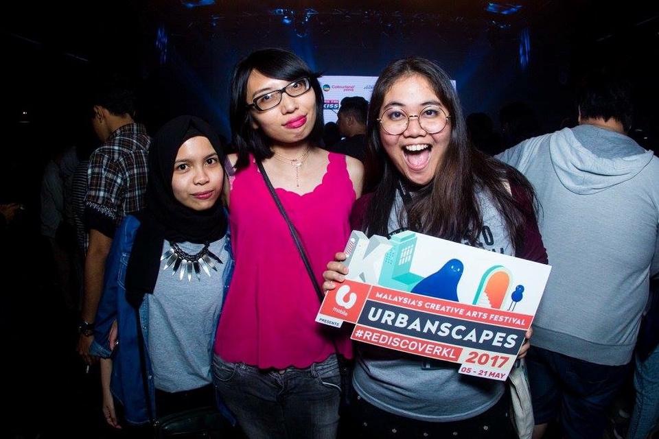 Jasa pengisi suara perempuan profesional untuk iklan, video, dan dubbing, dengan harga kompetitif.