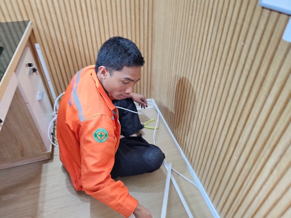 ช่างไฟฟ้า รับเดินสายไฟภายในบ้าน ช่างซ่อมไฟฟ้า บริการทั่วไทย ติดตั้งระบบไฟฟ้า