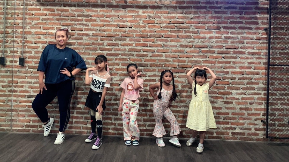 รับสอนปรับบุคลิกภาพ พัฒนาบุคลิกภาพ เด็กและผู้ใหญ่ เรียนเสริมบุคลิกภาพ