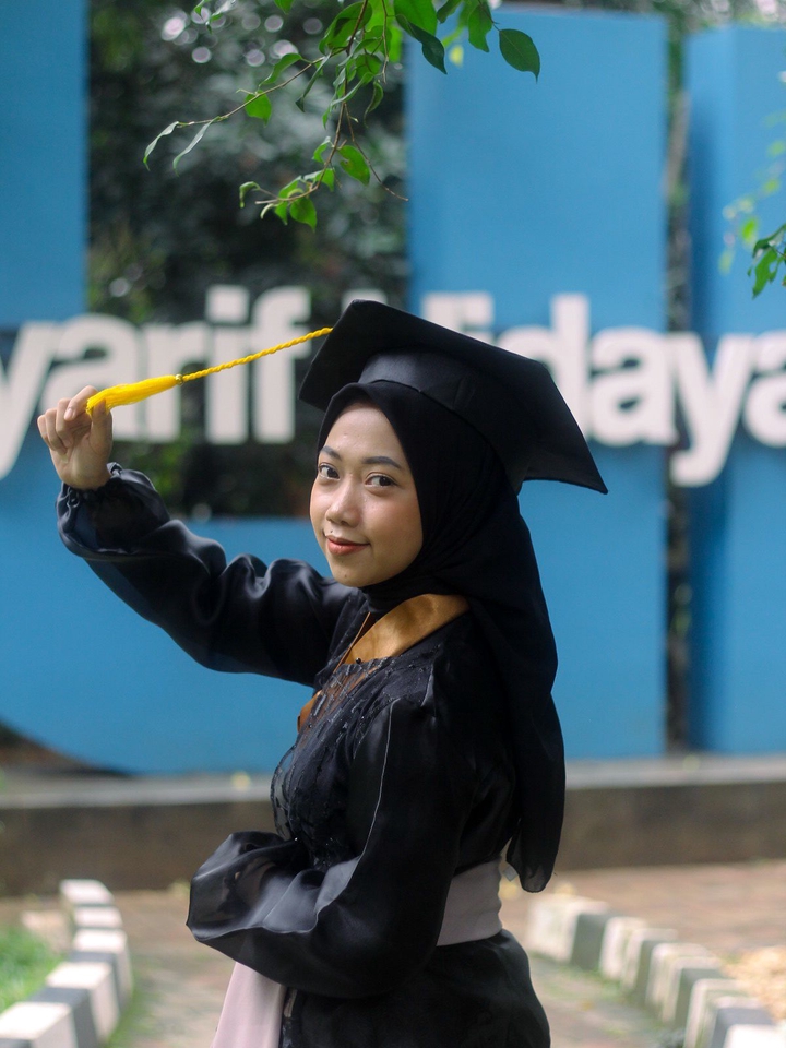 Jasa Fotografi Wisuda, Fotografer Wisuda,  Harga Jasa Foto Wisuda, Sewa Fotografer Wisuda, Foto Wisuda Outdoor