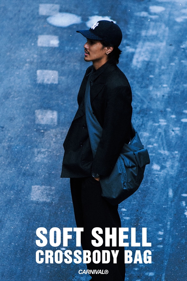 นางแบบมืออาชีพ ถือกระเป๋าคาดลำตัว ทรงสวย สไตล์แฟชั่น  หานางแบบ  งานถ่ายแบบสินค้า