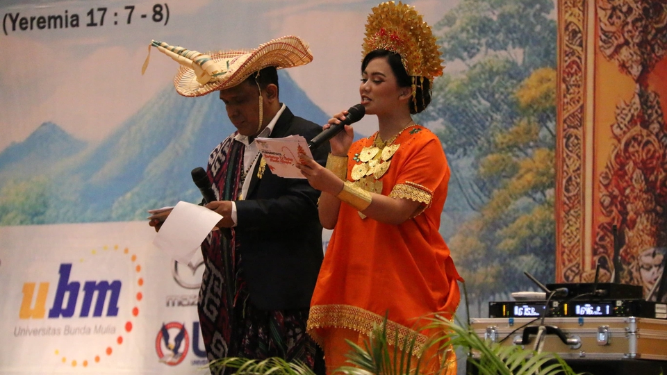 Jasa MC atau Master of Ceremony Acara Kantor, Ulang Tahun maupun Pernikahan - Master Ceremony