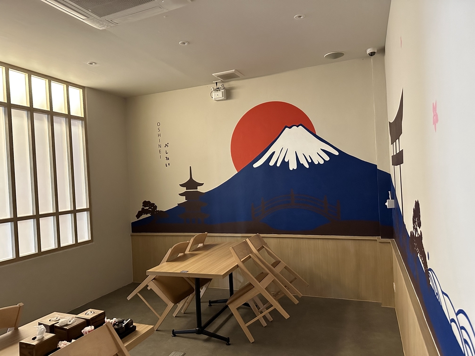 รับออกแบบตกแต่งภายในร้านอาหารสไตล์ญี่ปุ่น พร้อมภาพวาดภูเขาไฟฟูจิ