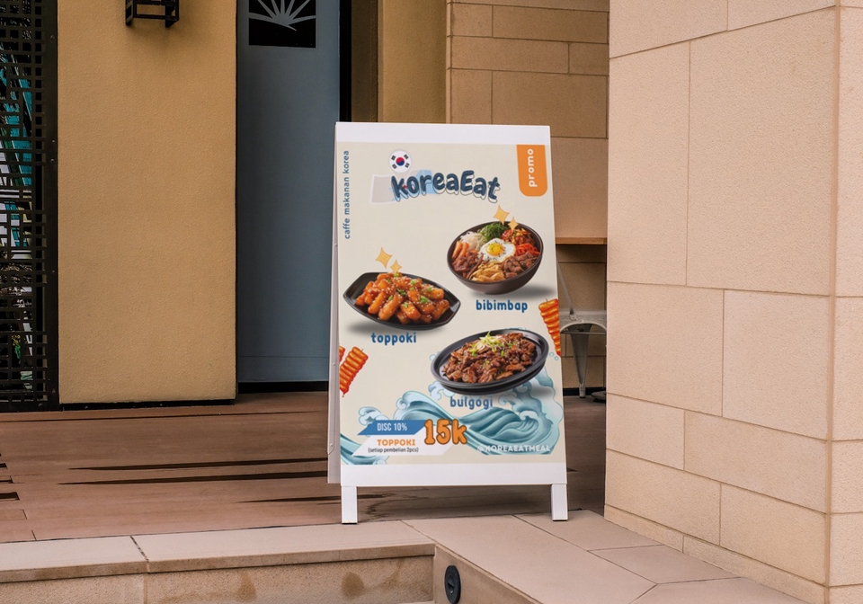 Spanduk untuk restoran Korea dengan menu makanan seperti bibimbap, bulgogi, dan tteokbokki. Desain spanduk restoran Korea kreatif dan menarik untuk menarik perhatian pelanggan.