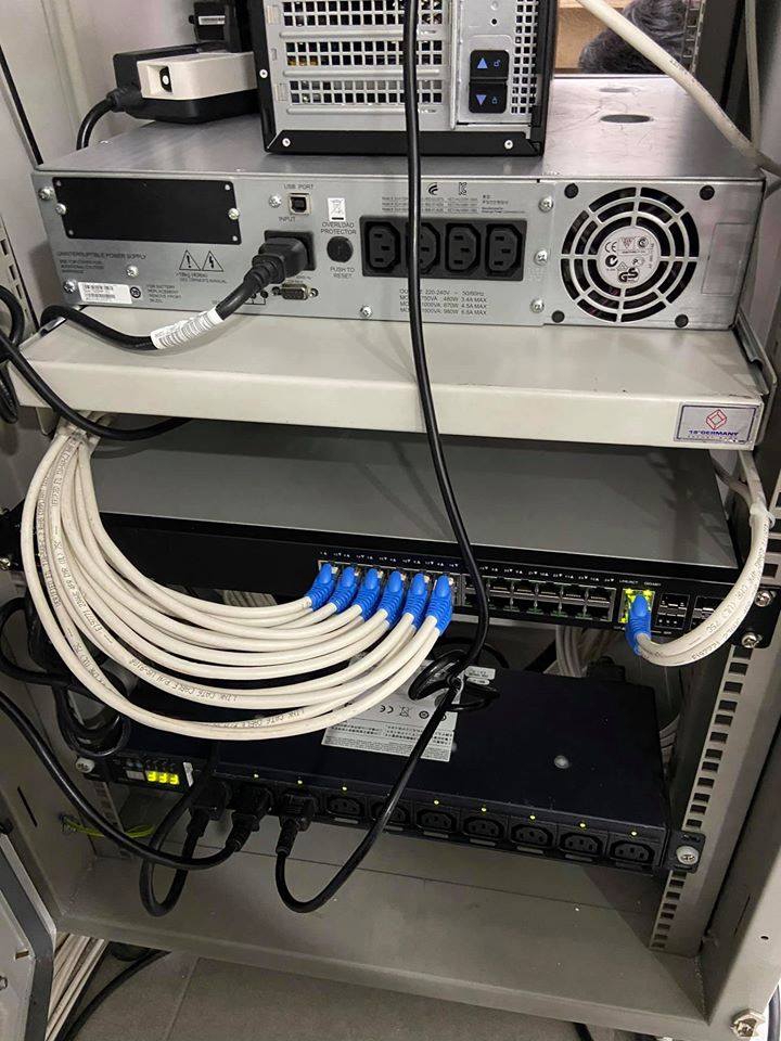 รับติดตั้ง server และวางระบบ network พร้อมอุปกรณ์ครบครัน บริการรับลงโปรแกรม ซ่อมคอม รับจด domain เช่า hosting