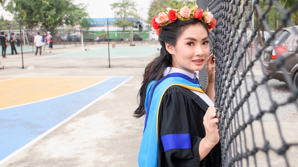 Photography - รับถ่ายภาพรับปริญญา เราคิดท่าให้คุณพร้อมกับได้ภาพที่สวยงาม - 1