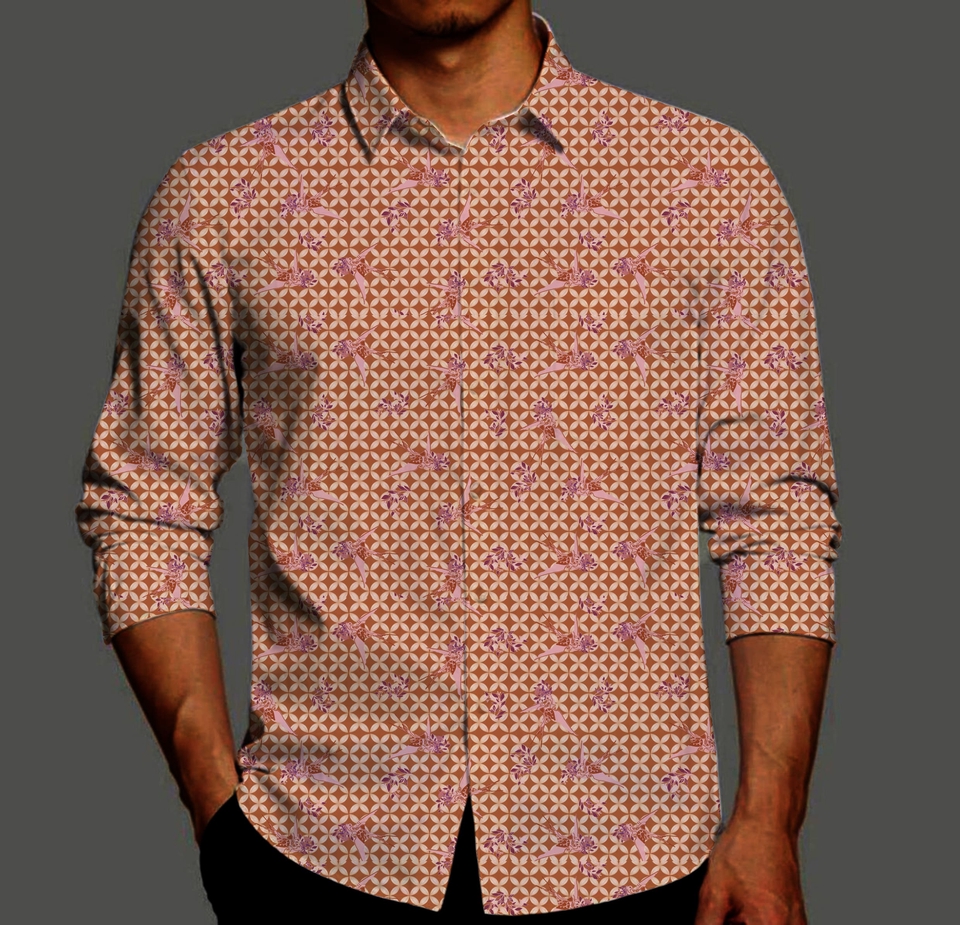 Desain kaos pria motif batik modern kasual dengan warna coklat dan putih, cocok untuk berbagai acara.