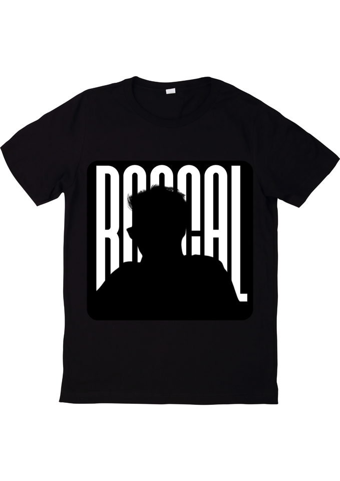 Desain kaos distro keren dengan warna hitam dan desain typography "Recool" pada bagian depan.