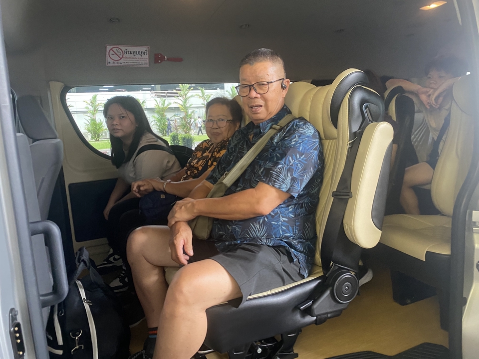 จ้างคนขับรถรายวัน บริการคนขับรถส่วนตัว พาเที่ยว รับส่งสนามบิน คนขับรถมืออาชีพ