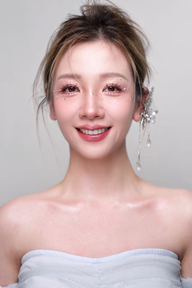 ช่างแต่งหน้ารับปริญญา แต่งหน้าสไตล์เกาหลี สวยหวาน ใส รับแต่งหน้าเจ้าสาว ทำผม