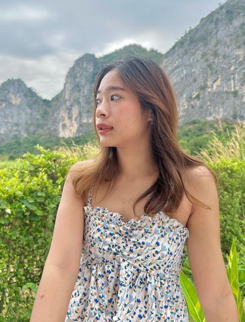 นางแบบมือสวย นางแบบเสื้อผ้า นางแบบเสื้อผ้าแฟชั่น หา นางแบบ มือ