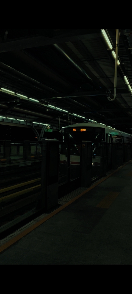 รับถ่ายวีดีโอภาพสถานีรถไฟยามค่ำคืน บรรยากาศเงียบสงบ เหมาะสำหรับถ่ายวีดีโอท่องเที่ยวหรือโปรโมทสถานที่ต่างๆ ในประเทศไทย ตัดต่อวีดีโอท่องเที่ยว บริการถ่ายวีดีโอทั่วประเทศ วีดีโอสวยๆ รับตัดต่อวีดีโอ ตัดต่อวิดีโอ tiktok