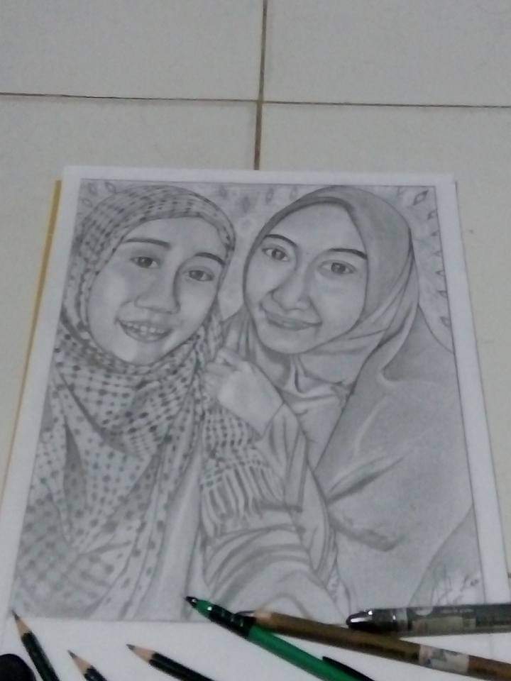 Lukis Sketsa Wajah Hitam Putih Realis