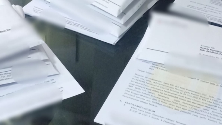 Dokumen legal dengan informasi detail tentang jasa hukum, termasuk jasa pengacara, jasa konsultan hukum, dan layanan pendapat hukum.