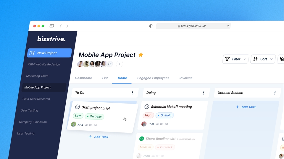 Desain UI UX aplikasi mobile dengan tampilan board untuk melacak kemajuan proyek, cocok untuk freelance ui ux desainer.
