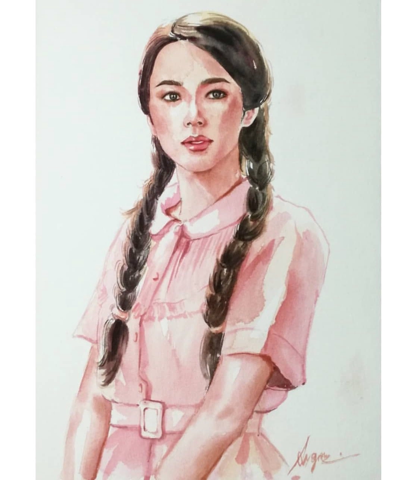 รับวาดภาพเหมือน สีน้ำ ผู้หญิง ผมรวบเปีย สวมเสื้อสีชมพู