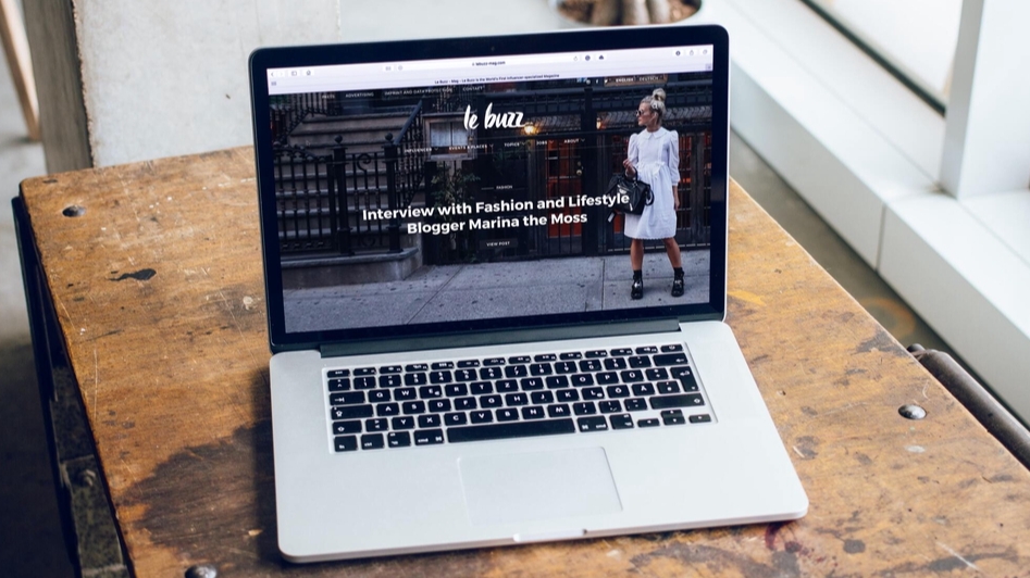Jasa pembuatan website profesional untuk perusahaan dengan desain modern dan responsif.