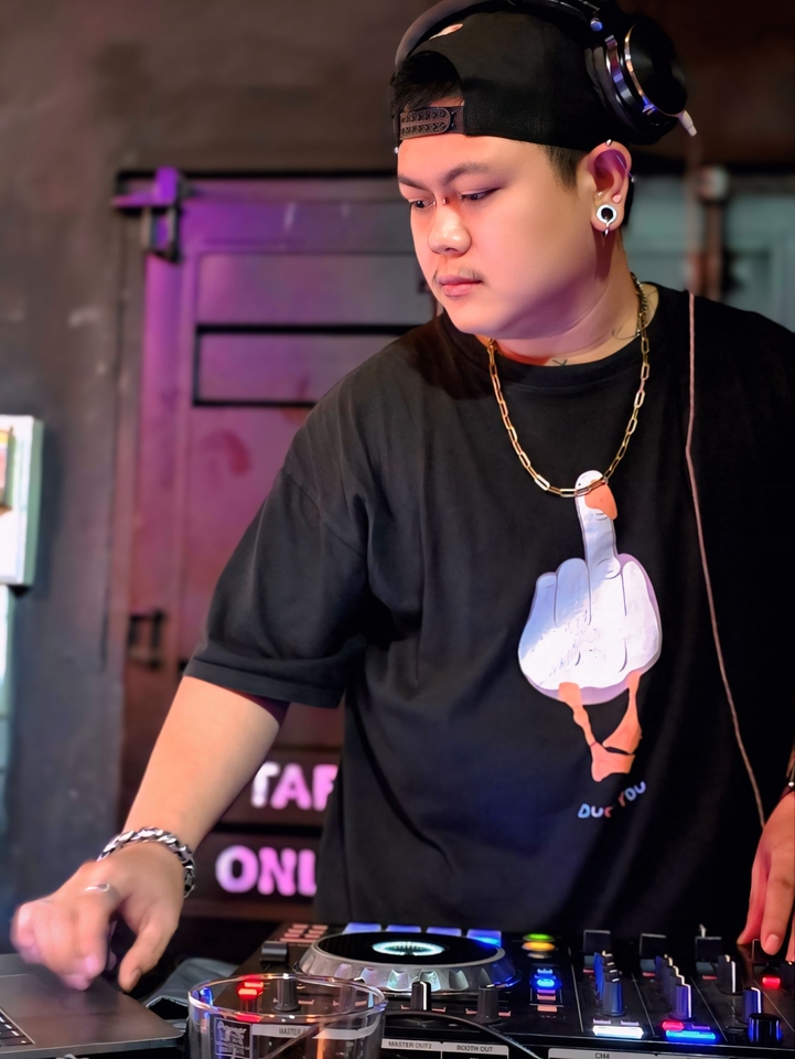 จ้างดีเจเปิดแผ่น ดีเจมืออาชีพ ราคาดี บริการทั่วไทย