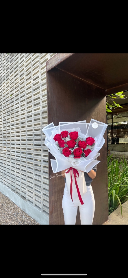 รับจัดดอกไม้ - Snowy bouquet ช่อกุหลาบแดง10ดอก - 6