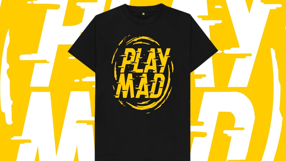 Desain kaos dengan tulisan Play Mad, desain kaos distro, jasa desain kaos custom, desain kaos pria, desain kaos keren.