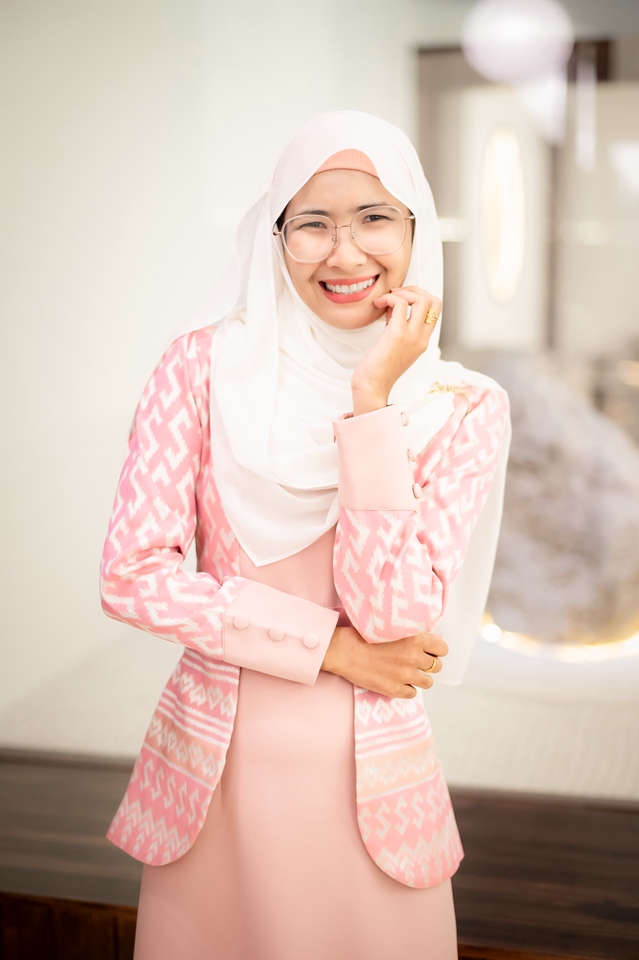 ช่างภาพหญิง รับถ่ายภาพ พอร์ตเทรต ในสตูดิโอ แต่งตัวสวย รับถ่ายภาพบุคคล ถ่ายรูปโปรไฟล์ ถ่ายรูปแฟชั่น