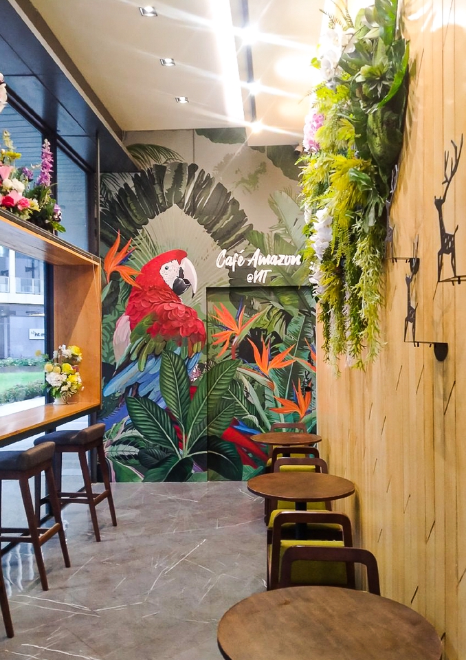 รับเพ้นท์ผนัง3มิติคาเฟ่สไตล์ป่าอเมซอนภาพนกแก้ว