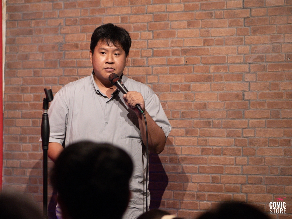 สแตนด์อัพคอมเมเดี้ยน นักพูดสายฮา รับงานพูดสร้างเสียงหัวเราะ คอมเมดี้โชว์