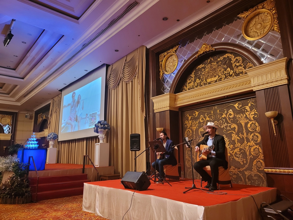 นักร้องแจ๊ส โชว์ดนตรีในงานแต่งงาน