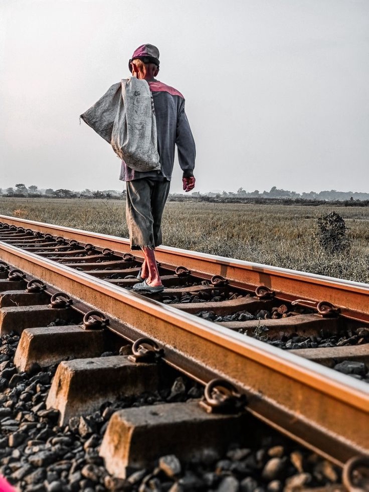 Jasa pengetikan online untuk berbagai dokumen seperti skripsi, proposal, makalah, tugas sekolah, dan tugas kantor.