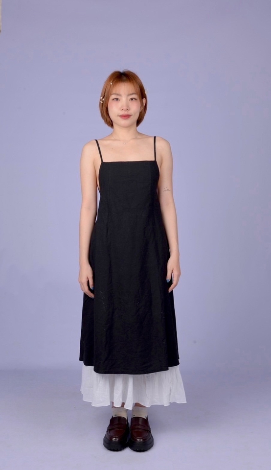 เน็ตไอดอลสาวสวย ใส่เดรสสีดำ รีวิวสินค้า