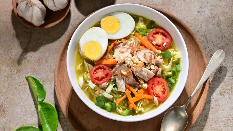 Jasa Fotografi Makanan - Soto dengan Telur dan Sayuran untuk Promosi Kuliner