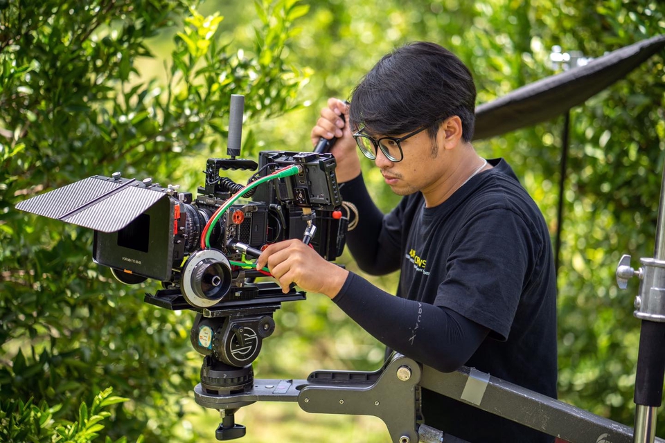 รับถ่ายวีดีโอคุณภาพสูง ถ่ายภาพยนตร์สั้น ตัดต่อวีดีโอ