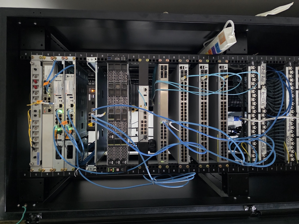 รับติดตั้งเซิร์ฟเวอร์และระบบเครือข่าย วางระบบเน็ตเวิร์ค บริการไอทีครบวงจร