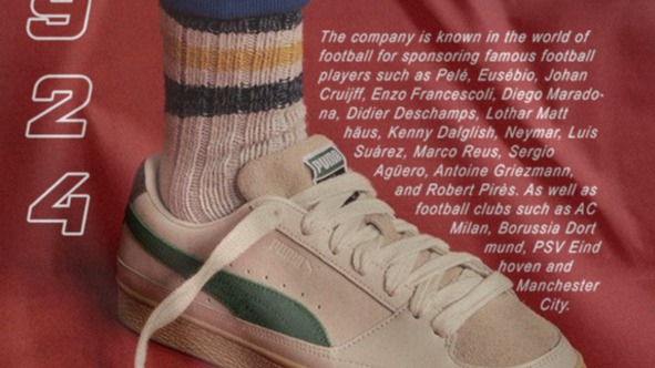 Sepatu olahraga Puma putih dengan garis hijau di sampingnya, sedang dipakai dengan kaus kaki putih dengan garis horizontal warna kuning dan hitam, gambar ini sesuai untuk jasa desain logo dan desain grafis.