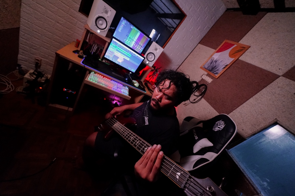 Jasa mixing mastering lagu, edit suara video, bikin jingle iklan, sound engineer freelance.