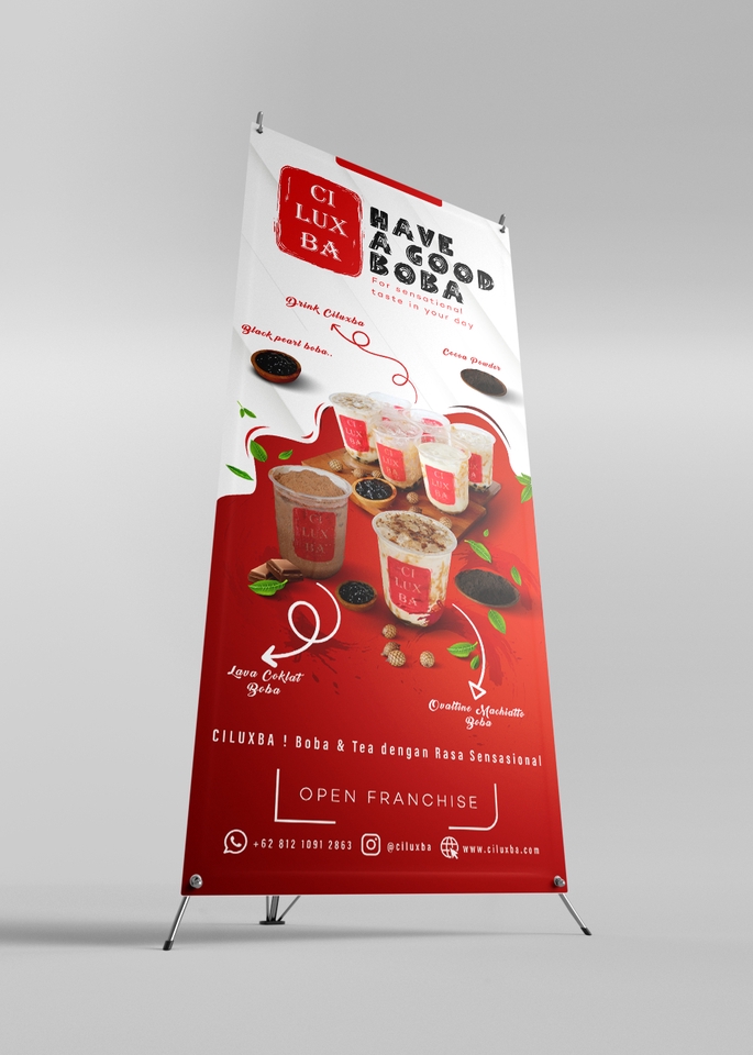 Spanduk promosi minuman boba dengan desain menarik dan warna cerah, cocok untuk usaha boba, kafe, atau restoran.