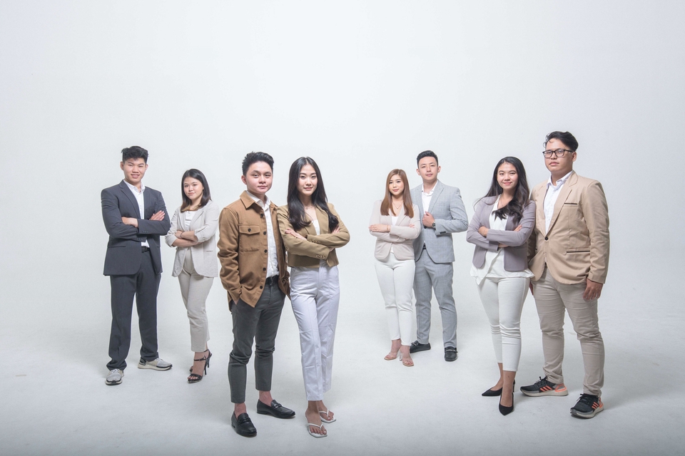 Jasa Fotografi Profesional untuk Tim Sukses dengan Pose Formal di Studio