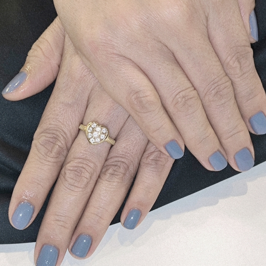 บริการทำเล็บที่บ้าน ทำเล็บเจลสีเทาอ่อน แต่งเล็บมือสวย รับทำเล็บนอกสถานที่