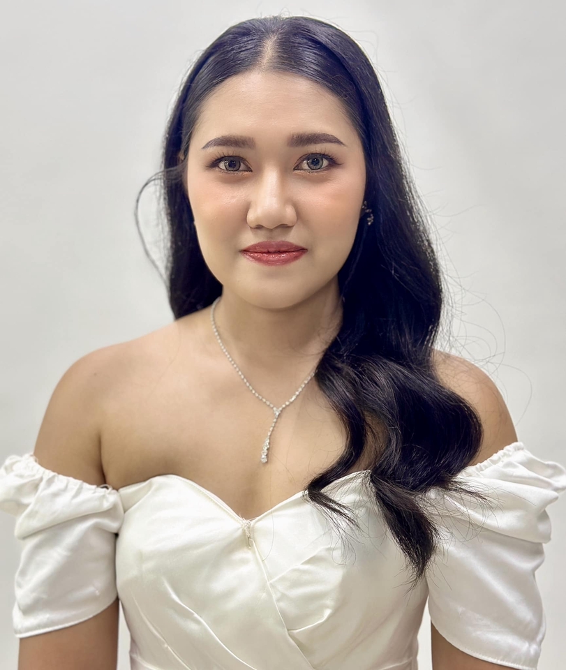 ช่างแต่งหน้า รับแต่งหน้า แต่งหน้าทำผม เพื่อนเจ้าสาว แต่งหน้ารับปริญญา