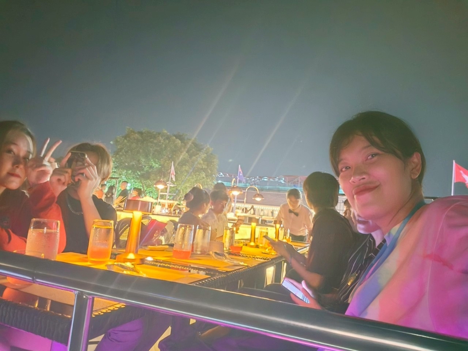 ไปกินข้าวแล้วนั่งเรือเจ้าพระยาด้วยกัน