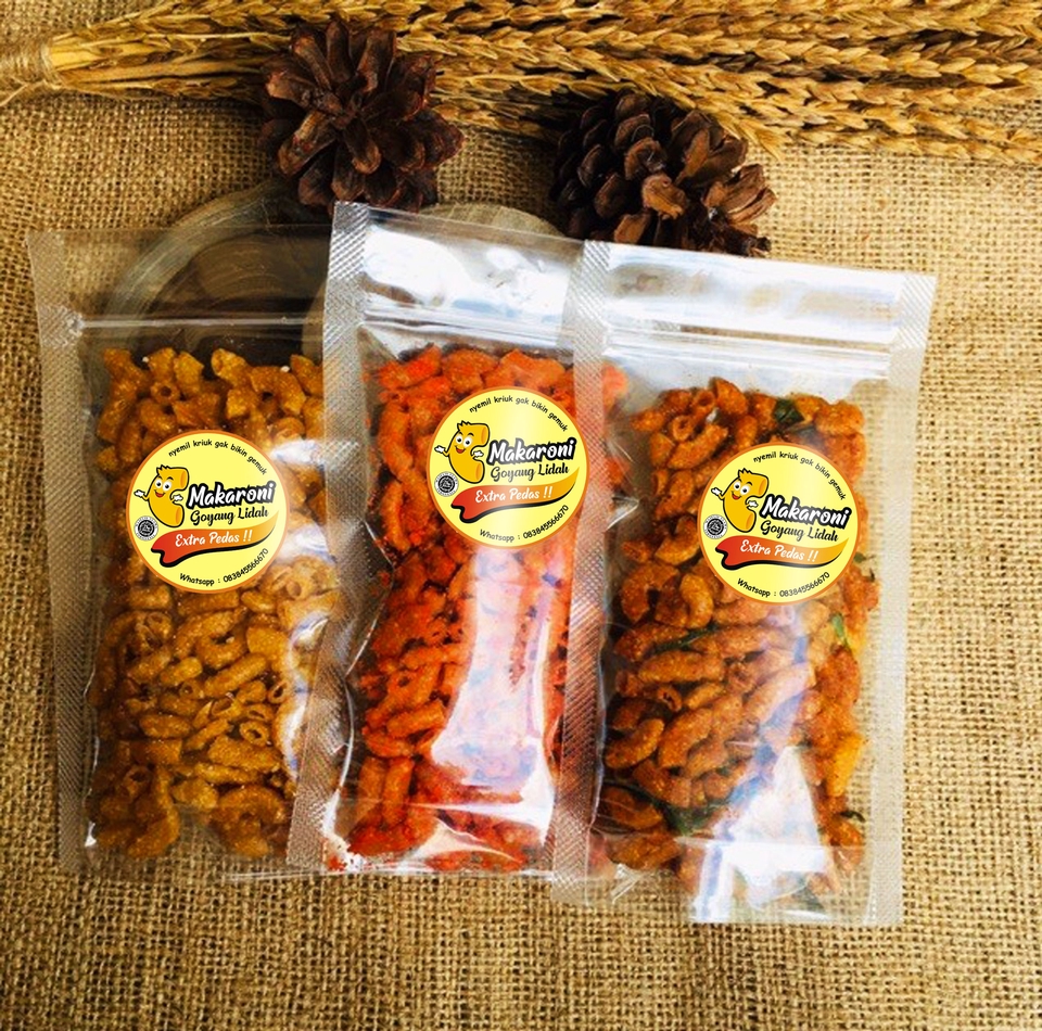 Kemasan snack makanan dengan desain unik dan menarik, cocok untuk produk makaroni